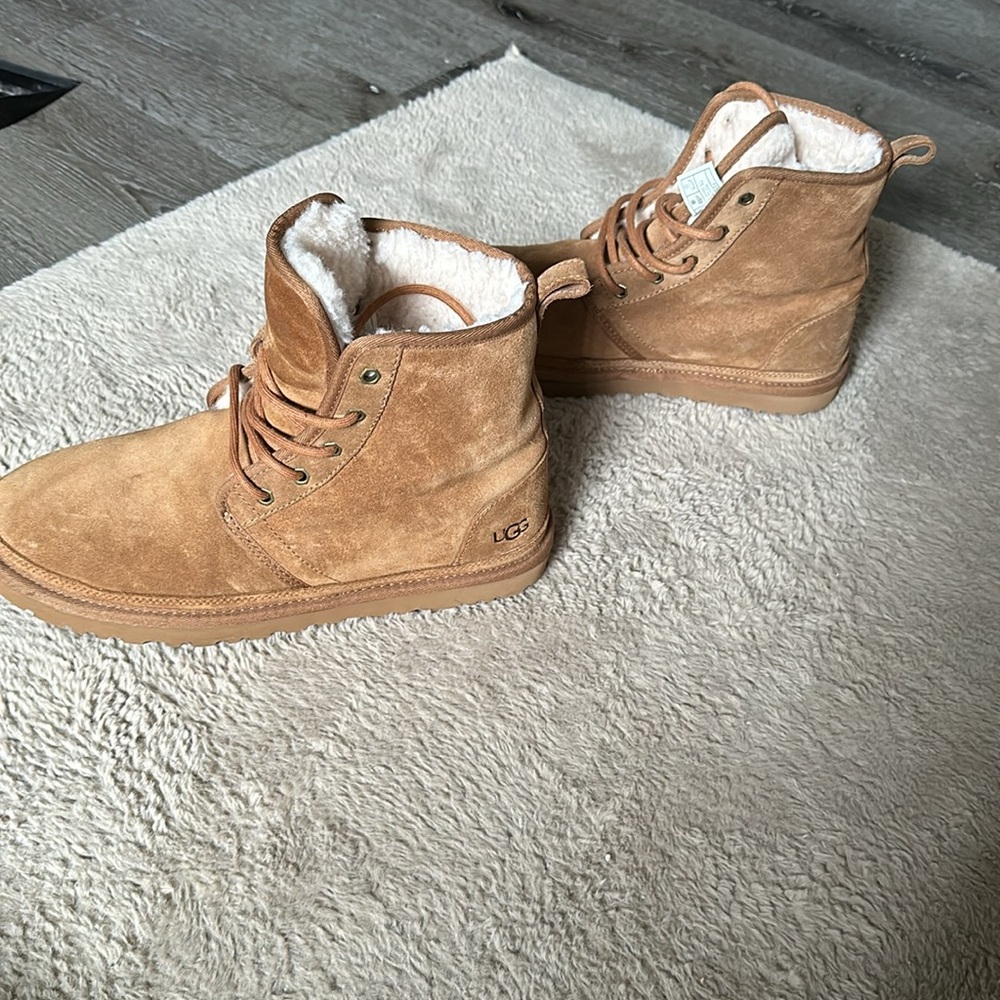 Men’s uggs - Picture 3 of 3